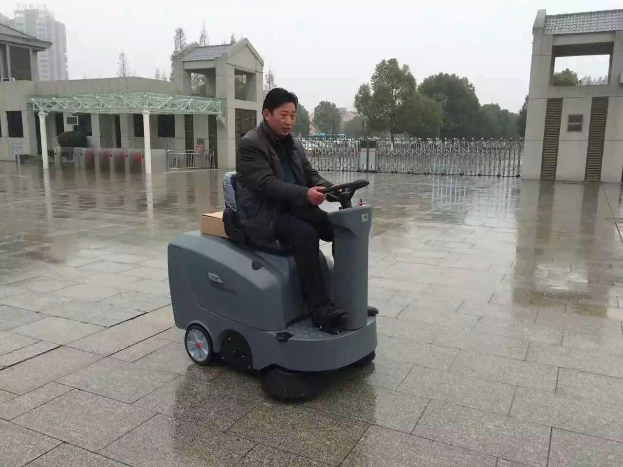 拉薩掃地車(chē)