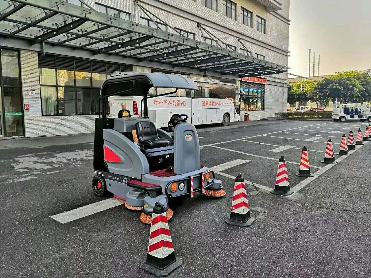 工業掃地車給工廠帶來哪些好處